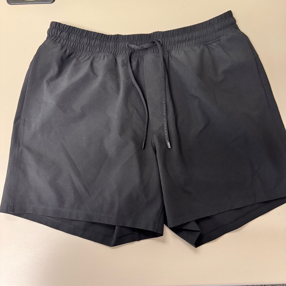 Lululemon Men’s Pace Breaker Shorts Lined Black 5 in inseam 
Size Medium